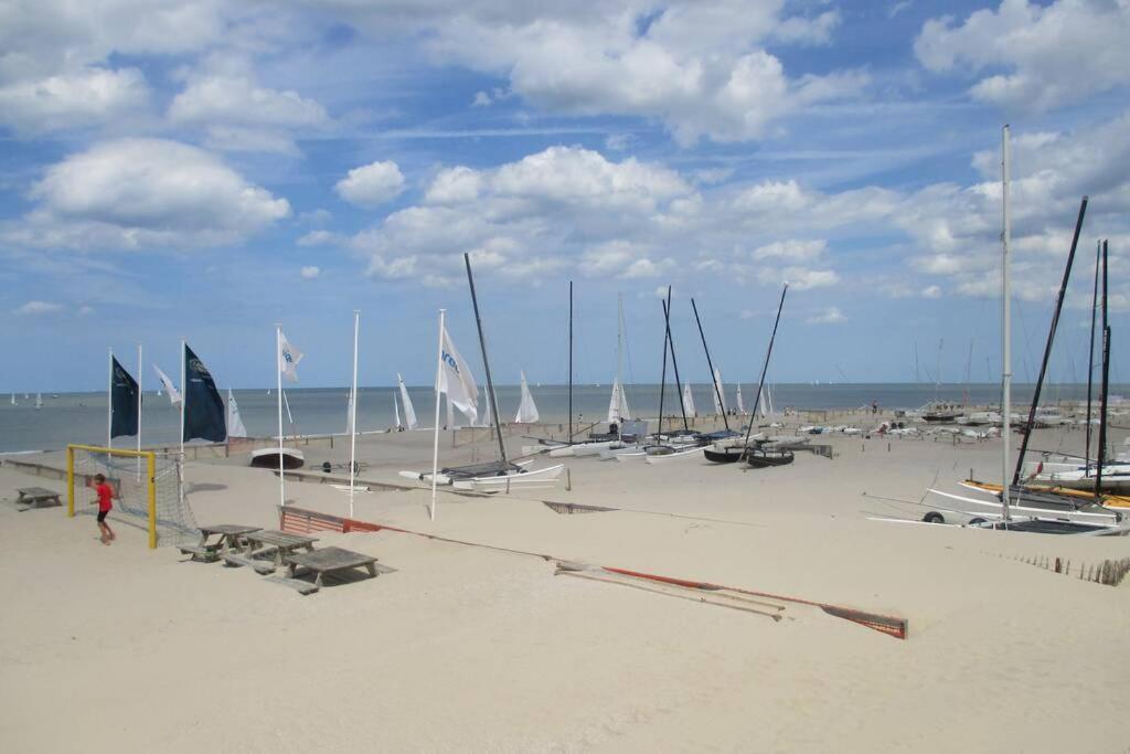 Appartement Residentie Astrid met private parking Bredene Buitenkant foto