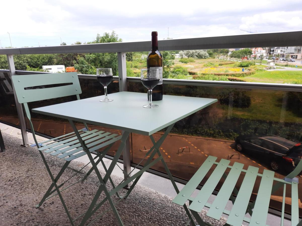 Appartement Residentie Astrid met private parking Bredene Buitenkant foto