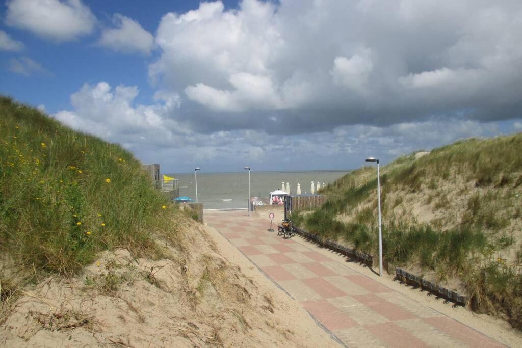Appartement Residentie Astrid met private parking Bredene Buitenkant foto