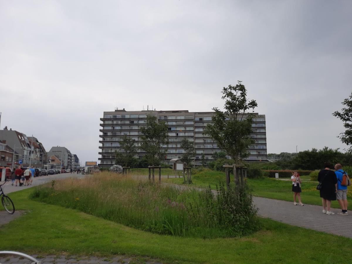 Appartement Residentie Astrid met private parking Bredene Buitenkant foto